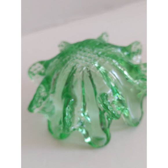 Chalet Canada Green Glass Bonboniere Bowl 1 1/2" tall x 3 1/4" x 3 1/4" - Picture 5 of 9